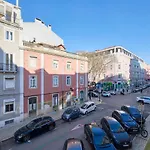 Lovely 2-bedroom In Trendy Campo Ourique * 리스본