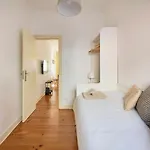 Lovely 2-bedroom In Trendy Campo Ourique Apartman Lisboa