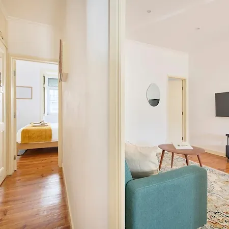 아파트 Lovely 2-bedroom In Trendy Campo Ourique *