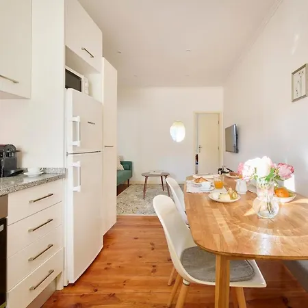 아파트 Lovely 2-bedroom In Trendy Campo Ourique