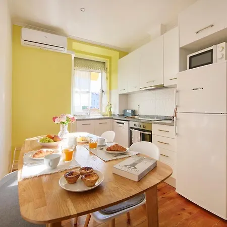 Lovely 2-bedroom In Trendy Campo Ourique 리스본