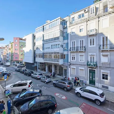Lovely 2-bedroom In Trendy Campo Ourique Apartamento