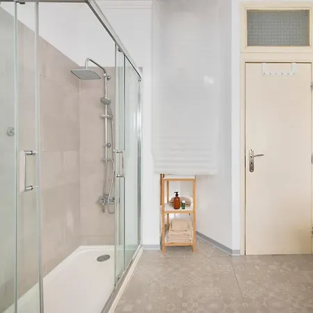 Lovely 2-bedroom In Trendy Campo Ourique Apartman