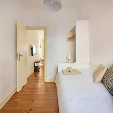 Lovely 2-bedroom In Trendy Campo Ourique Apartman Lisboa