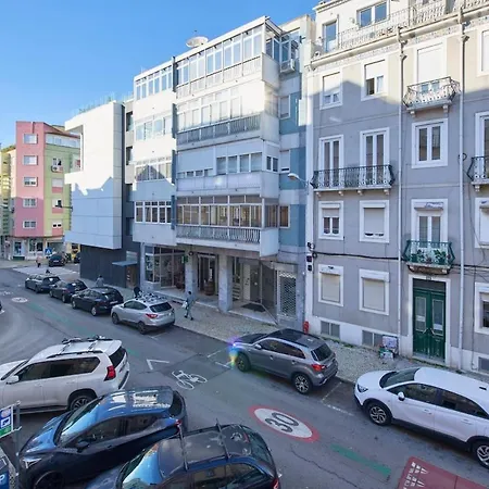 Lovely 2-bedroom In Trendy Campo Ourique Apartman