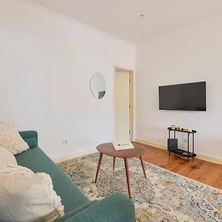 Lovely 2-bedroom In Trendy Campo Ourique Lisboa