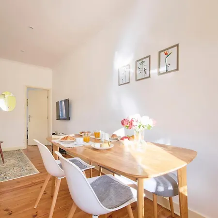 Lovely 2-bedroom In Trendy Campo Ourique Apartman Lisboa