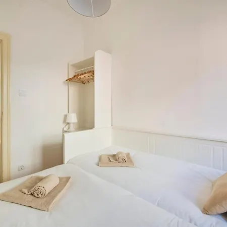 Lovely 2-bedroom In Trendy Campo Ourique Apartman Lisboa