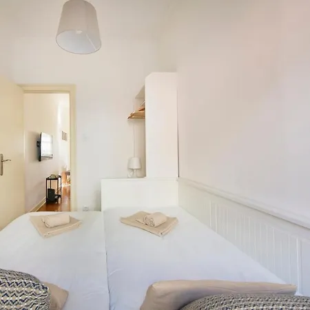 Lovely 2-bedroom In Trendy Campo Ourique Apartman Lisboa