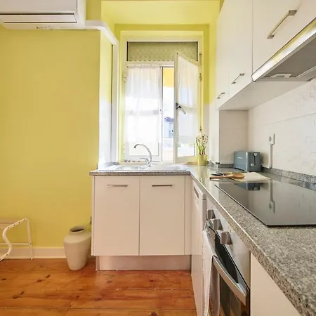 Apartman Lovely 2-bedroom In Trendy Campo Ourique Lisboa
