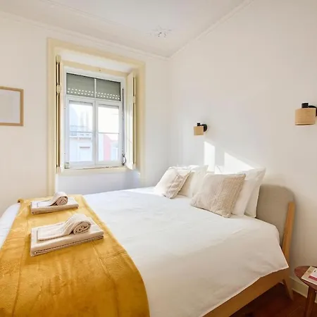 Lovely 2-bedroom In Trendy Campo Ourique Apartman Lisboa