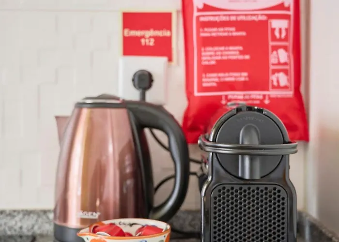 Lovely 2-bedroom In Trendy Campo Ourique Apartamento