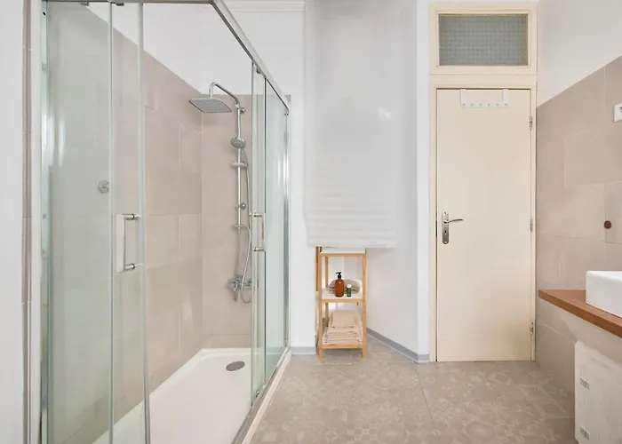 Lovely 2-bedroom In Trendy Campo Ourique Apartamento