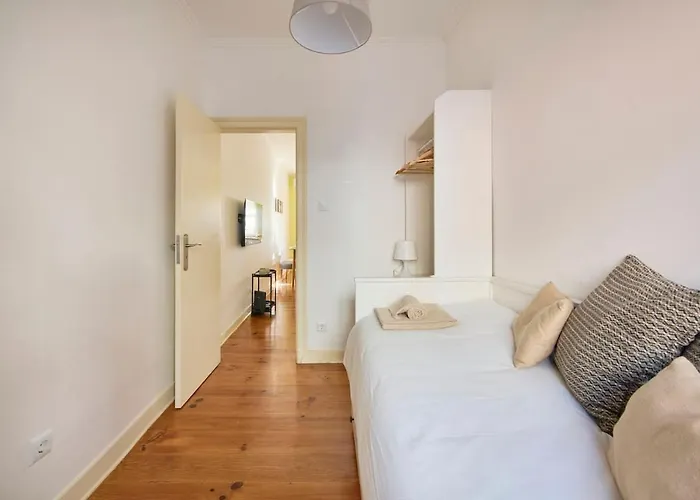 Lovely 2-bedroom In Trendy Campo Ourique Apartamento Lisboa