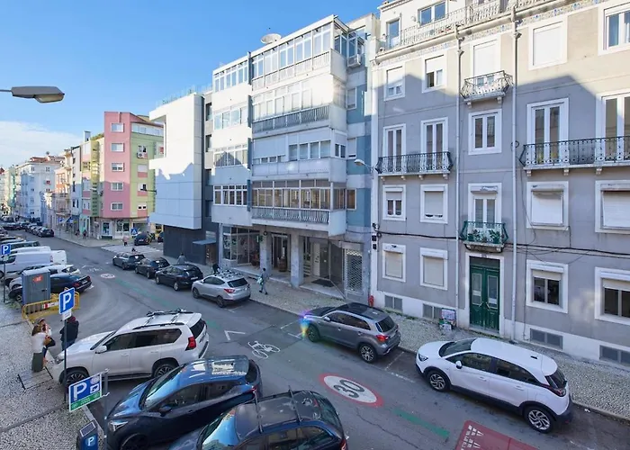Lovely 2-bedroom In Trendy Campo Ourique Apartamento