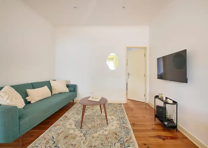 Lovely 2-bedroom In Trendy Campo Ourique Apartamento *