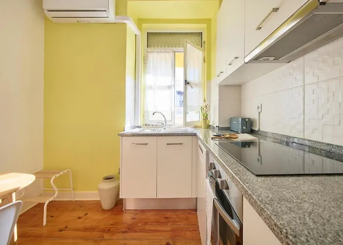 Apartamento Lovely 2-bedroom In Trendy Campo Ourique Lisboa
