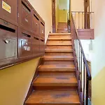 Lovely 2-bedroom In Trendy Campo Ourique * Lissabon